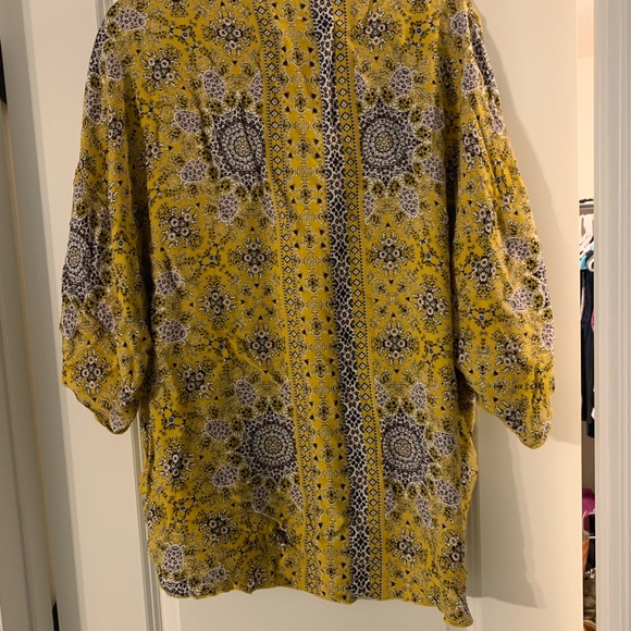 Allison Joy Short Kimono - Picture 3 of 4